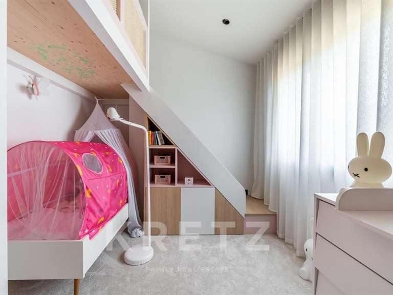 House Limonest - 6 bedrooms - 438m²