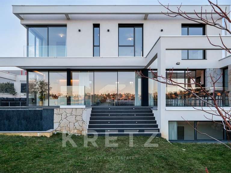 House Limonest - 4 bedrooms - 275m²