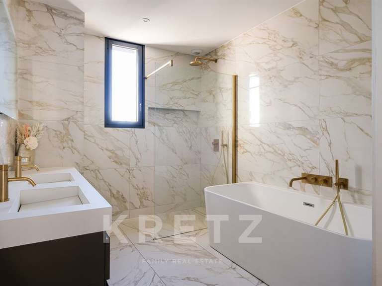 House Limonest - 4 bedrooms - 275m²