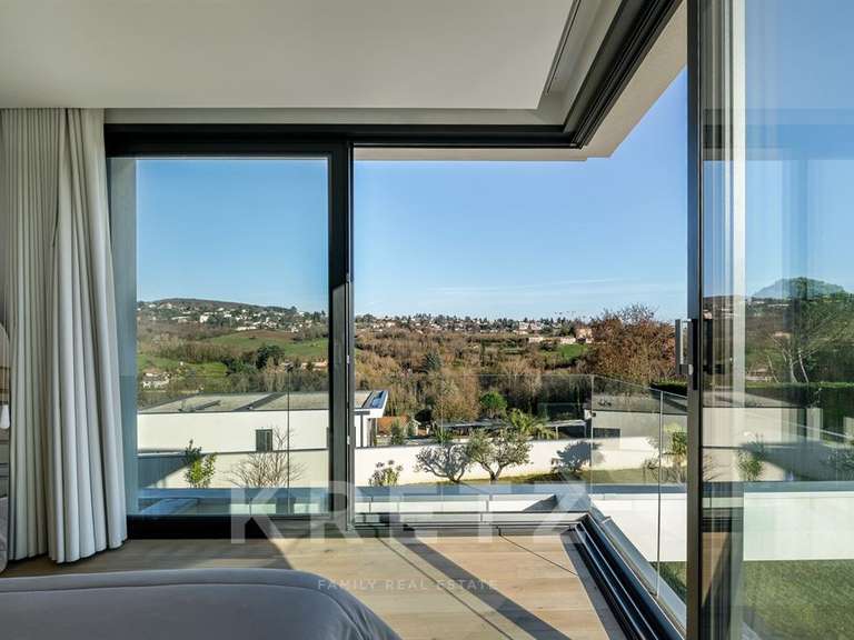 House Limonest - 4 bedrooms - 275m²