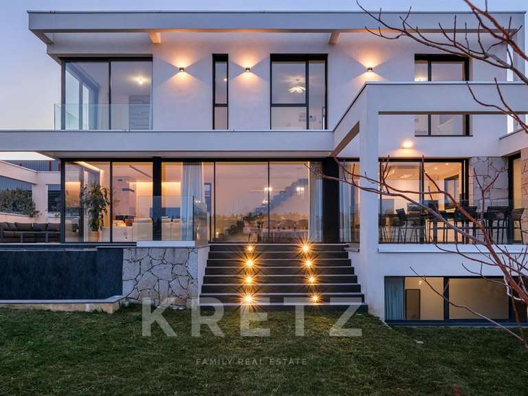 House Limonest - 4 bedrooms - 275m²