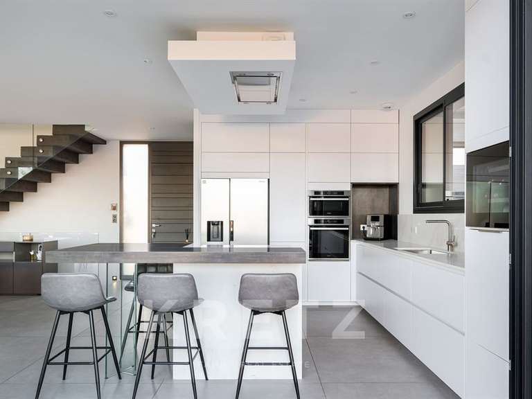 House Limonest - 4 bedrooms - 275m²