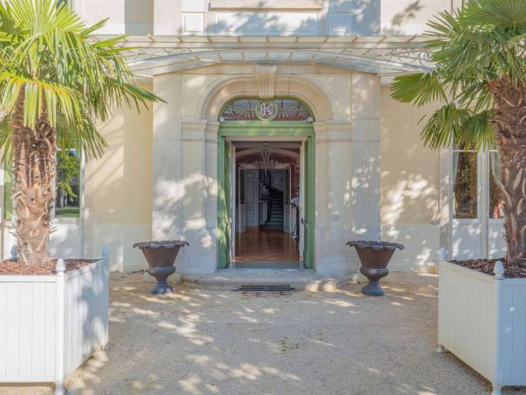 Maison Limonest - 8 chambres - 600m²