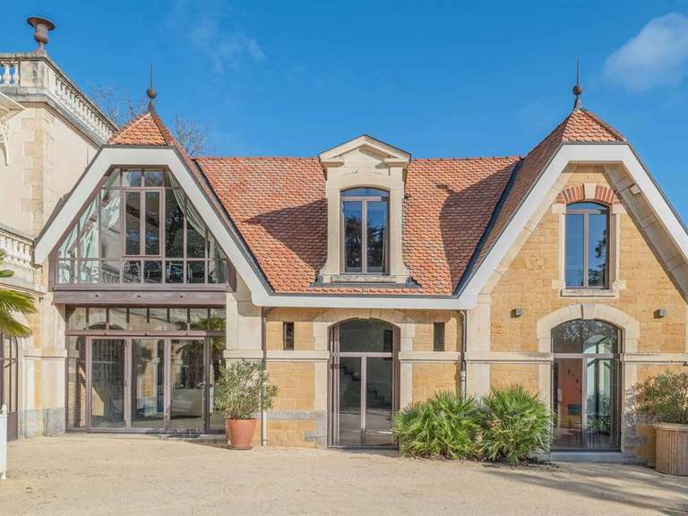 Maison Limonest - 8 chambres - 600m²