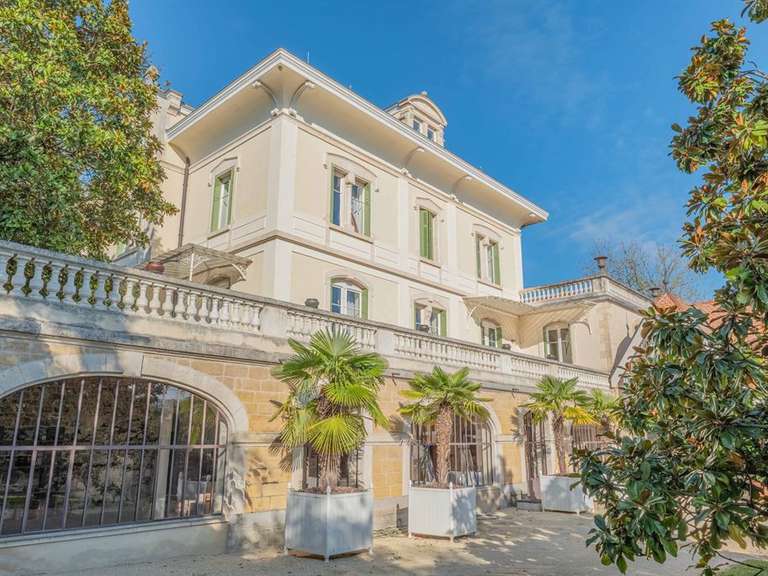 Maison Limonest - 8 chambres - 600m²