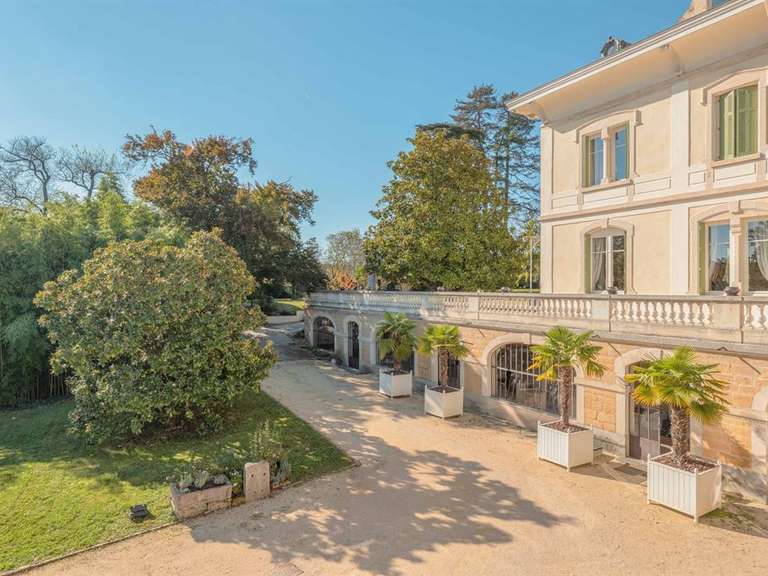 Maison Limonest - 8 chambres - 600m²