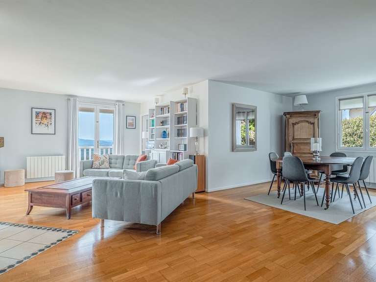 House Limonest - 6 bedrooms - 212m²