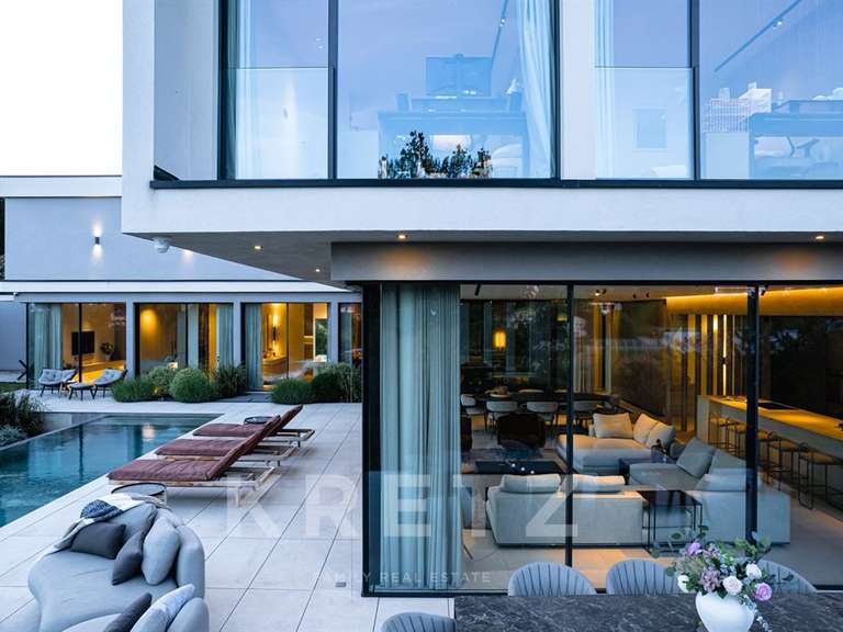 Maison Limonest - 5 chambres - 365m²