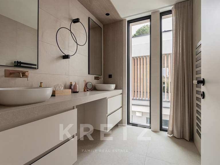 House Limonest - 5 bedrooms - 365m²