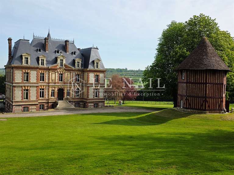 Château Livarot - 12 chambres - 700m²