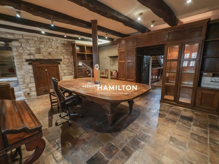 Maison Livers-Cazelles - 3 chambres - 285m²