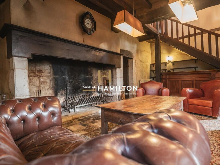 Maison Livers-Cazelles - 3 chambres - 285m²