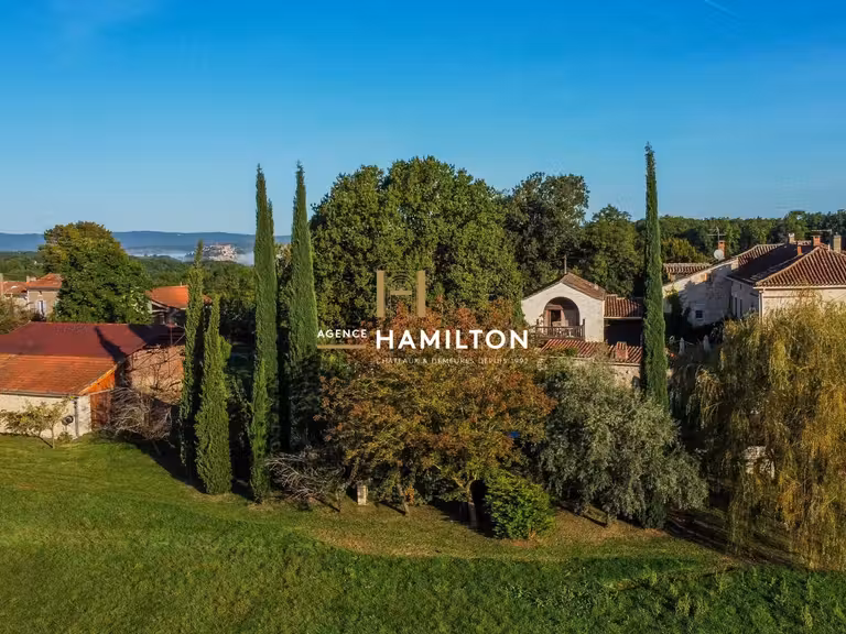 Maison Livers-Cazelles - 11 chambres - 506m²