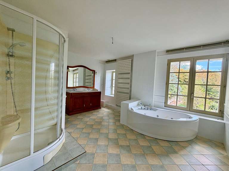 Maison Lizant - 8 chambres - 642m²