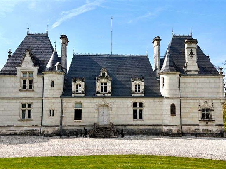 Castle Loches - 8 bedrooms - 494m²