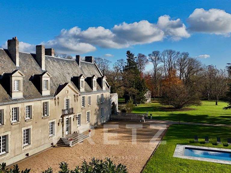 Château Loches - 20 chambres - 1430m²