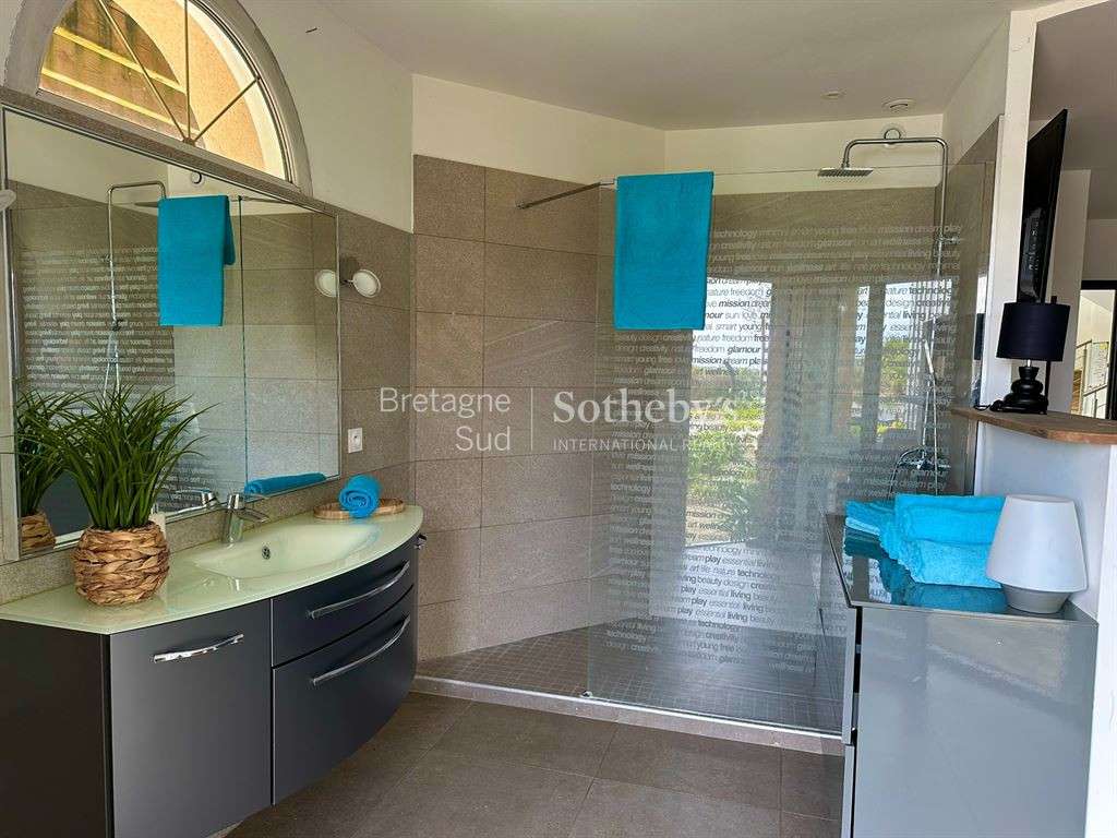 House loguivy-de-la-mer