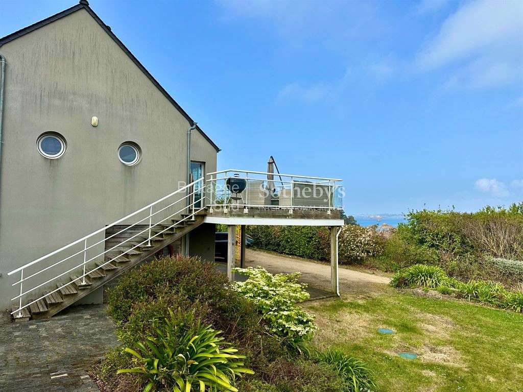 House loguivy-de-la-mer