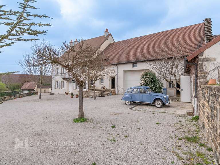 House Lons-le-Saunier - 4 bedrooms - 286m²