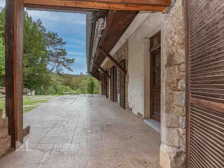 Maison Lons-le-Saunier - 7 chambres - 261m²