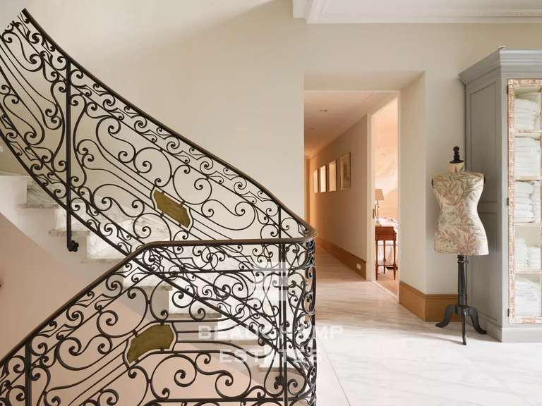 Château Lorgues - 15 chambres - 800m²