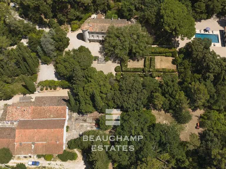Château Lorgues - 15 chambres - 800m²