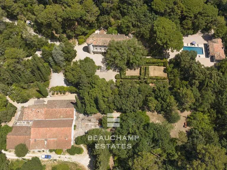 Château Lorgues - 15 chambres - 800m²