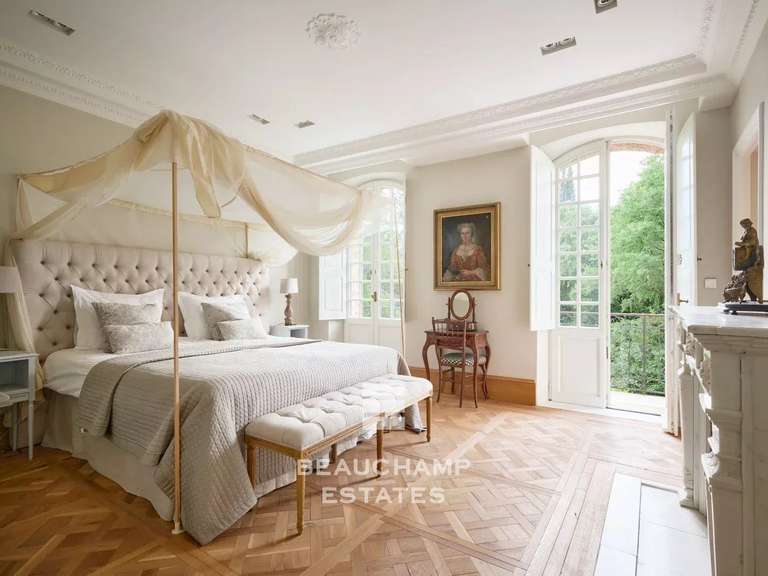 Château Lorgues - 15 chambres - 800m²