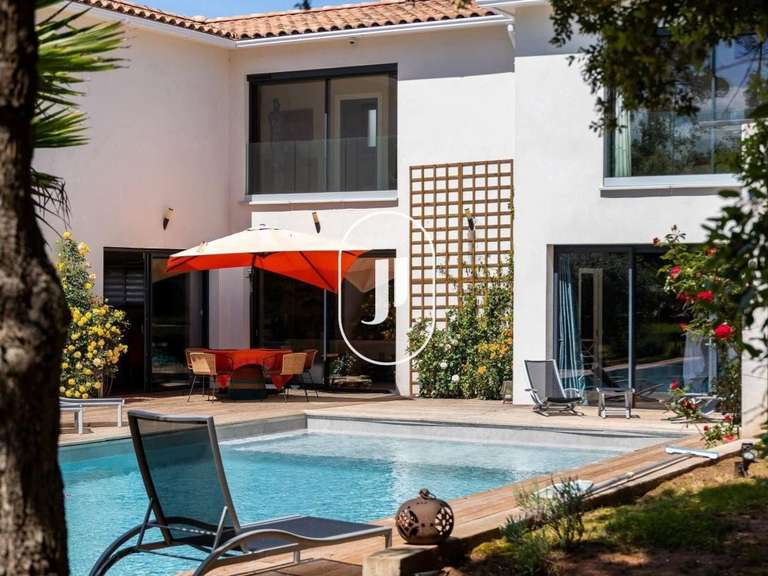 House Lorgues - 6 bedrooms - 270m²