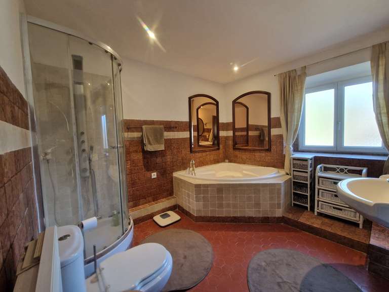 House Lorgues - 4 bedrooms - 166m²