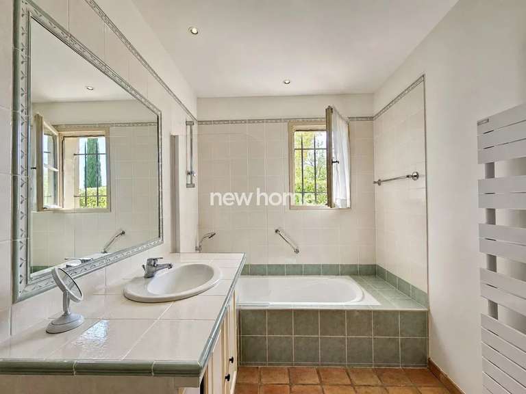 House Lorgues - 5 bedrooms - 220m²