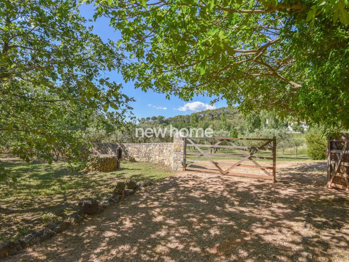 Property Lorgues