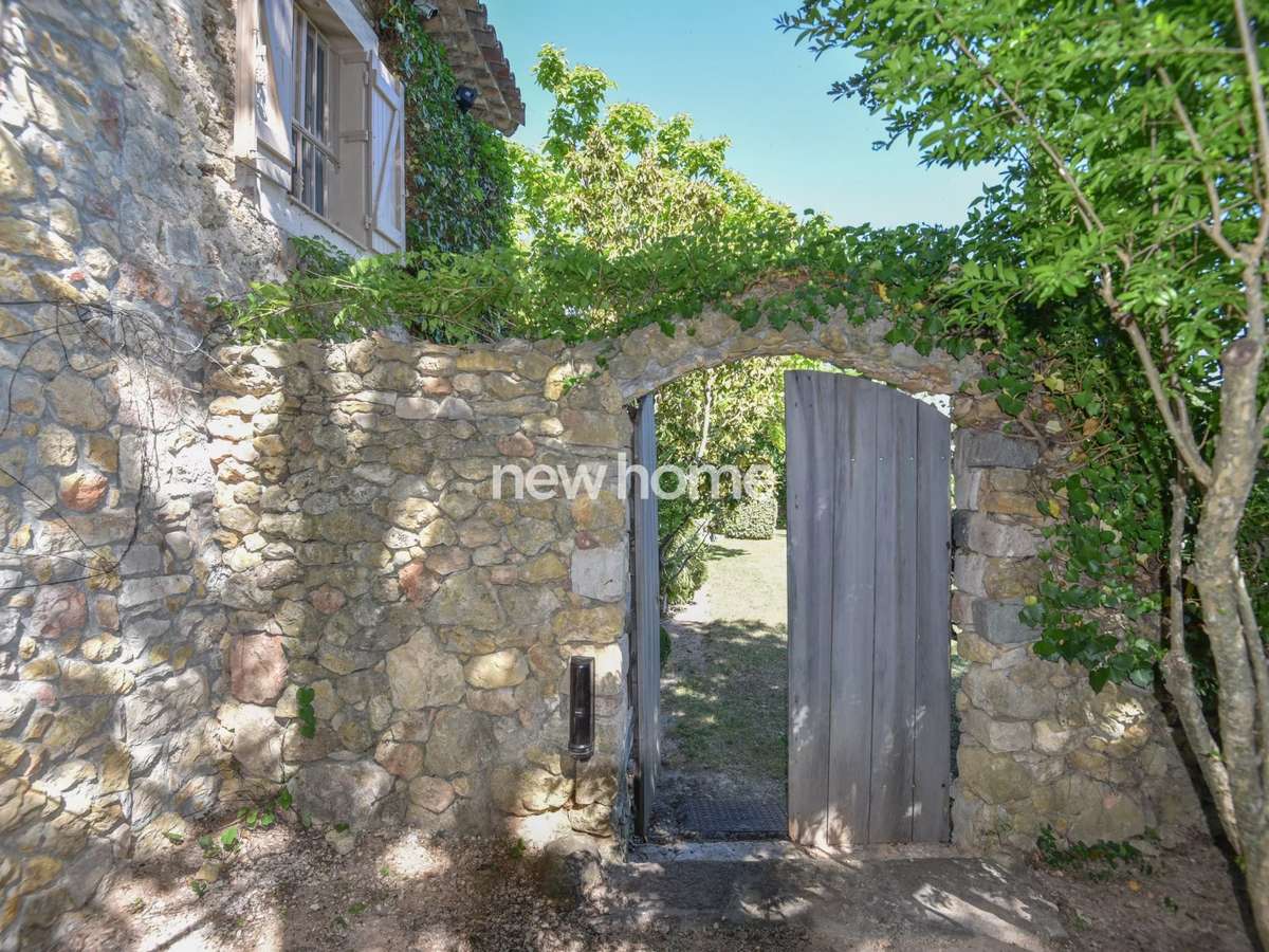 Property Lorgues