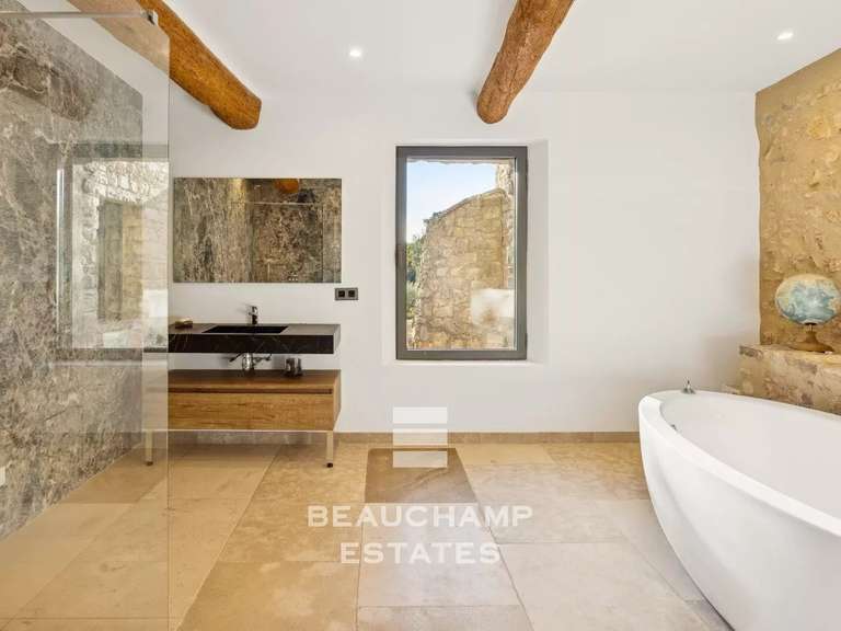 Villa Lorgues - 5 bedrooms - 324m²