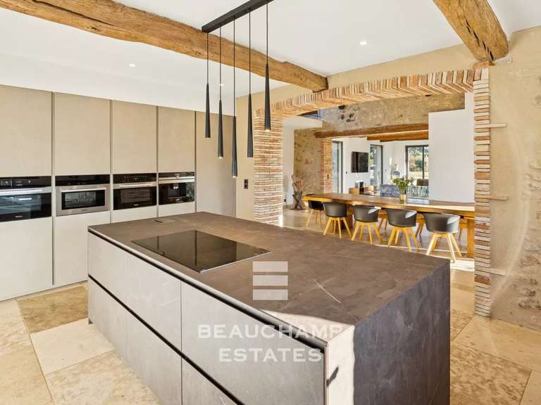 Villa Lorgues - 5 bedrooms - 324m²