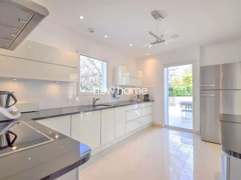 Villa Lorgues - 3 bedrooms - 220m²