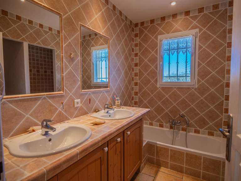 Villa Lorgues - 6 chambres - 220m²