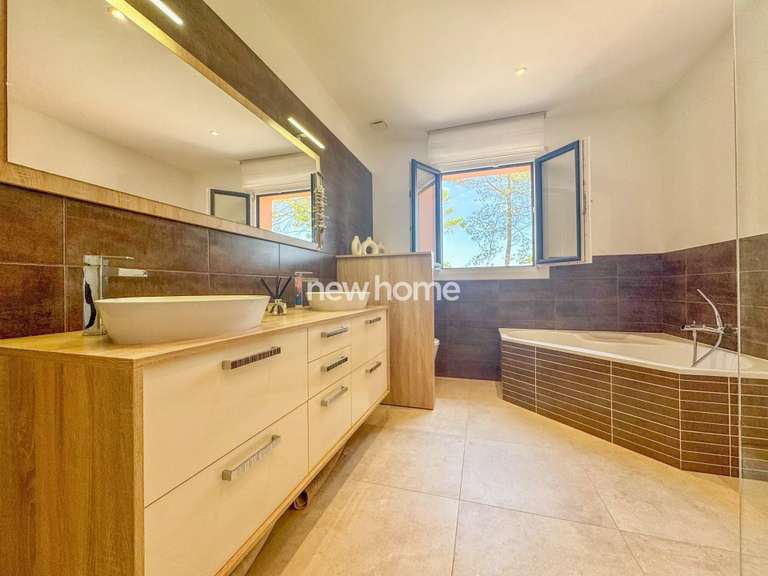 Villa Lorgues - 4 bedrooms - 240m²