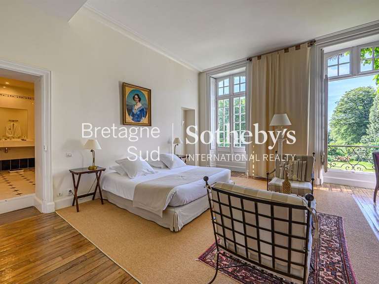 Château Lorient - 1200m²