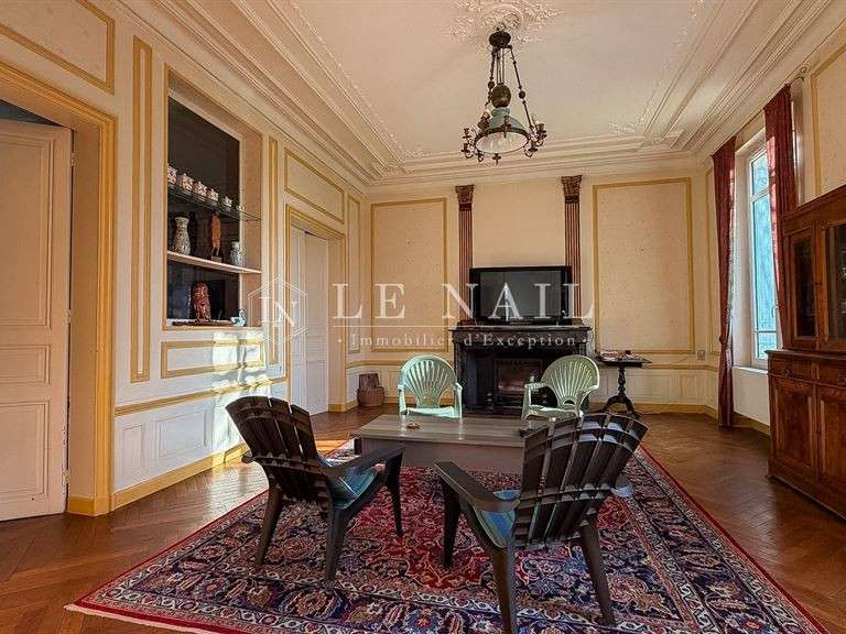 House Loudun - 11 bedrooms - 558m²