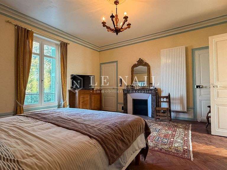 House Loudun - 11 bedrooms - 558m²