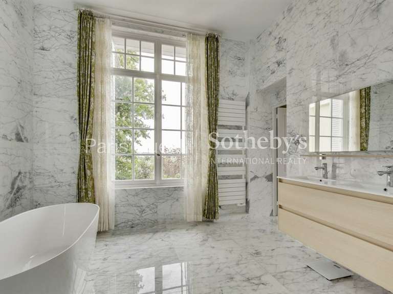 Maison Louveciennes - 6 chambres - 413m²