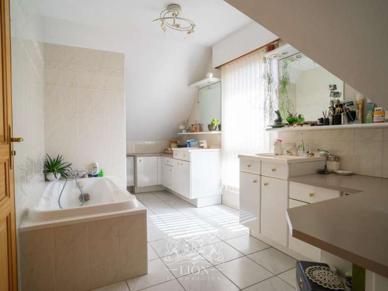 Maison Louvil - 7 chambres - 247m²