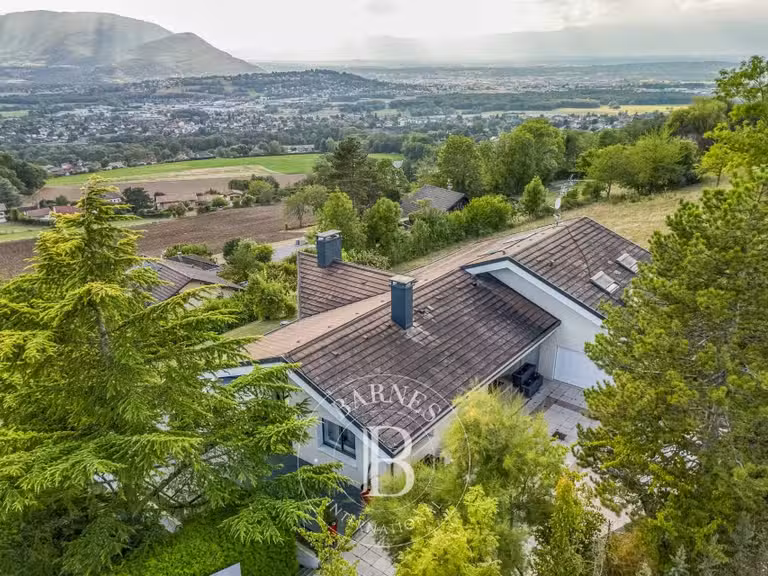 House Lucinges - 4 bedrooms - 420m²