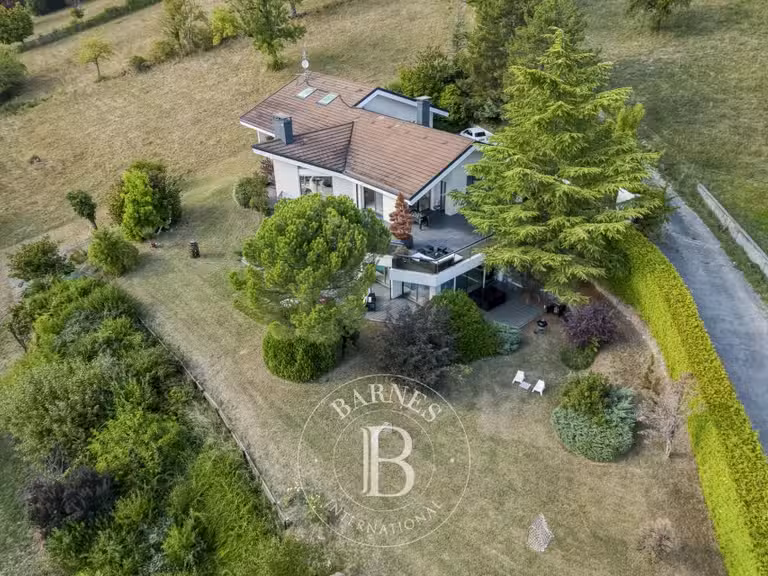 House Lucinges - 4 bedrooms - 420m²