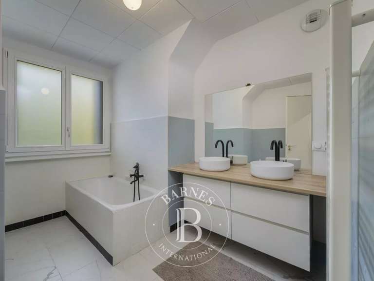 Maison Lucinges - 4 chambres - 474m²