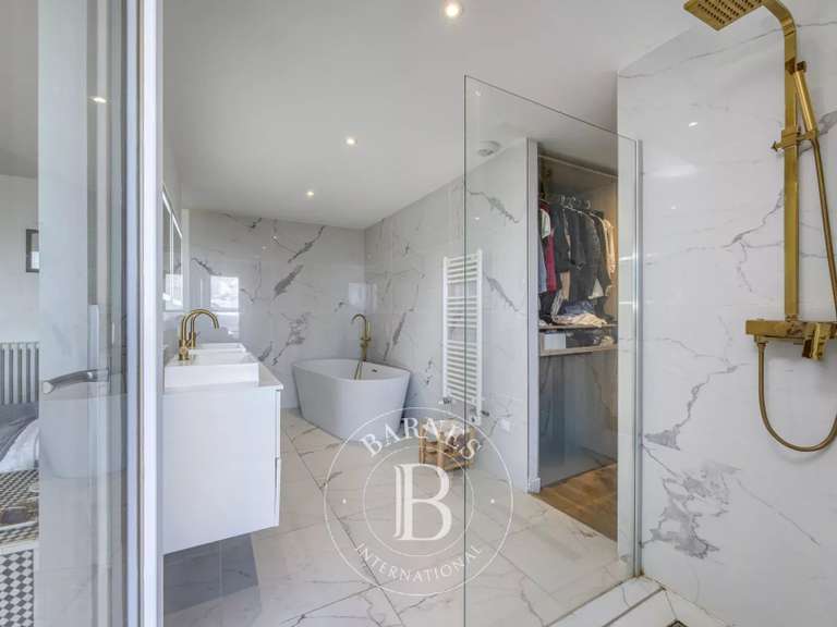 Maison Lucinges - 4 chambres - 474m²