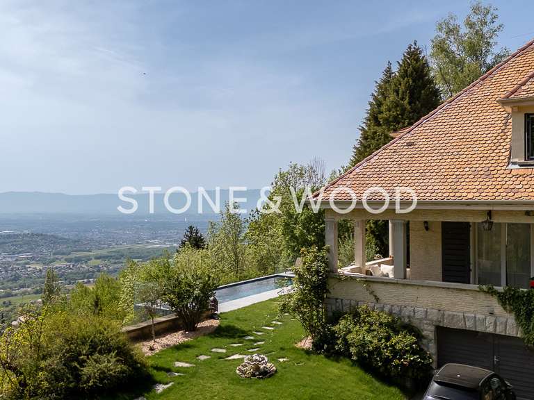 Villa Lucinges - 5 chambres - 246m²