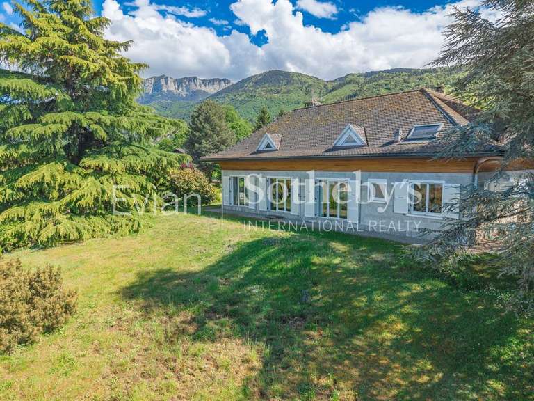 House Lugrin - 6 bedrooms - 263m²