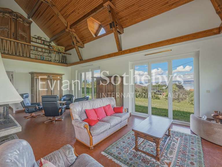 House Lugrin - 6 bedrooms - 263m²